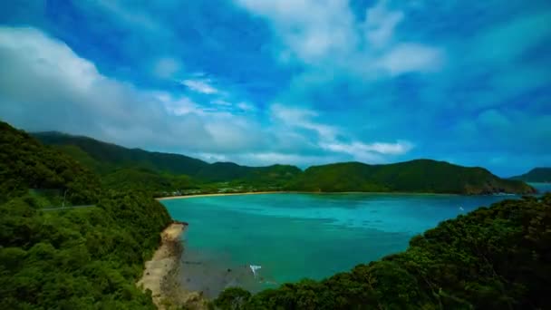 Uma cronologia do promontório perto do oceano azul em Amami oshima Kagoshima inclinação — Vídeo de Stock