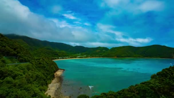 Uma cronologia do promontório perto do oceano azul em Amami oshima Kagoshima panning — Vídeo de Stock