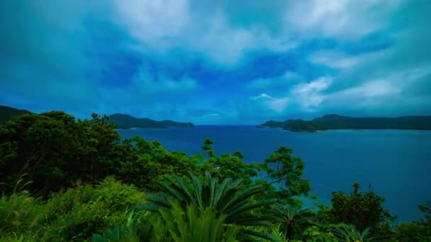 Un timelapse del promontorio cerca del océano azul en Amami oshima Kagoshima — Vídeo de stock