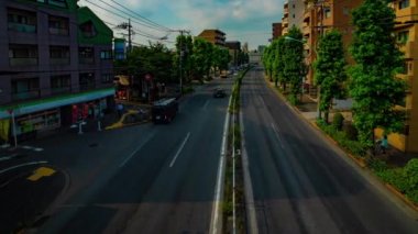 Tokyo 'da Kanpachi Bulvarı' ndaki şehir merkezinde gündüz vakti çekilmiş bir çekim.