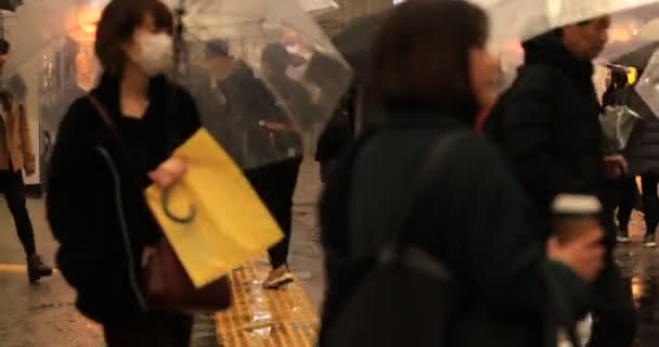 Walking people at Shibuya crossing in Tokyo rainy day — Stock Video