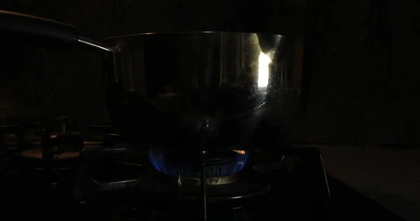 Ignition of the heat under the pot in the kitchen — Fotografia de Stock