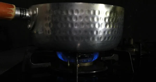 Ignition of the heat under the pot in the kitchen — Fotografia de Stock