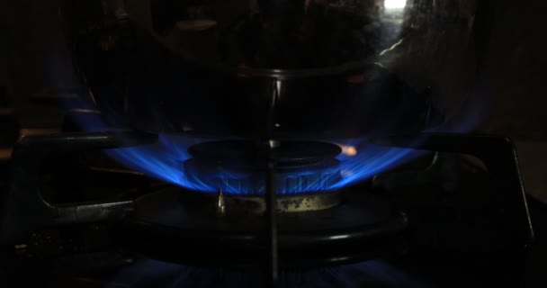 Ignition of the heat under the pot in the kitchen — Video Stock