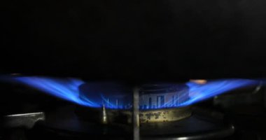 Mutfakta tava altında ısı Ateşleme