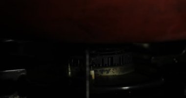 Mutfakta tava altında ısı Ateşleme