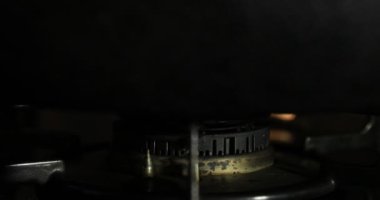 Mutfakta tava altında ısı Ateşleme