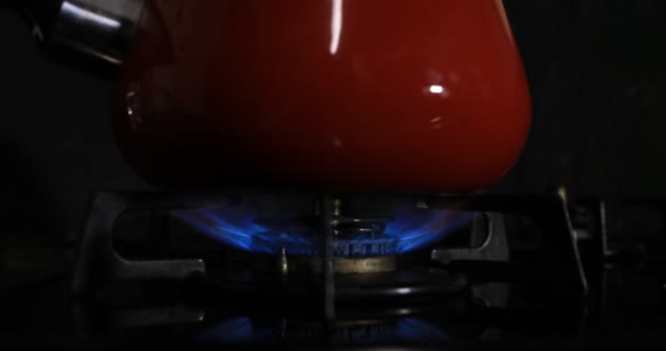 Ignition of the heat under the pot in the kitchen — Stock videók