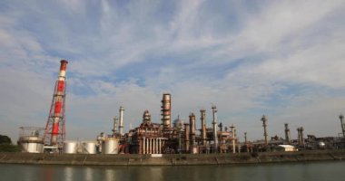 Yokkaichi Mie Japonya 'daki sanayi bölgesinde fabrika.