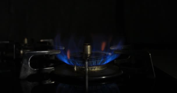 Antändning av värmen i köket — Stockvideo