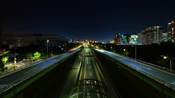 A night timelapse of the traffic jam at the urban street in Tokyo wide shot tilt — Stock video