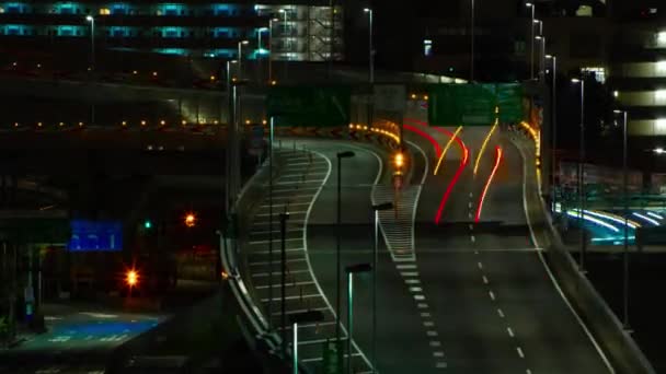 A night timelapse of the traffic jam at the urban street in Tokyo long shot zoom — Vídeos de Stock