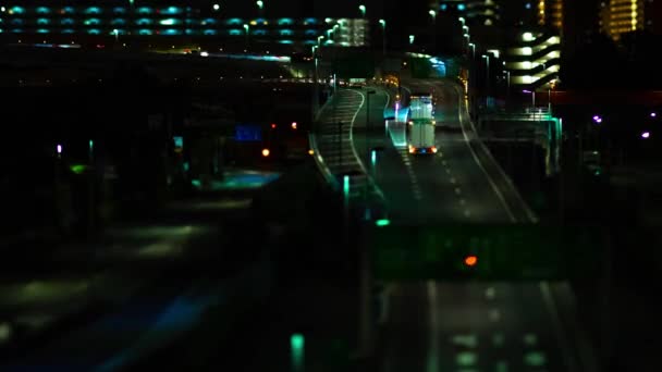 Nocny timelapse miniaturowego korka na miejskiej ulicy w Tokio — Wideo stockowe