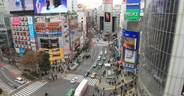渋谷のダウンタウンを横断する｜東京昼間トップビュー — ストック動画