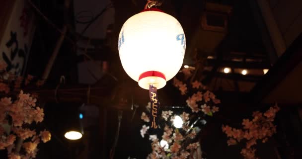 A night lantern in Shinjuku rainy day handheld close-up — Stockvideo