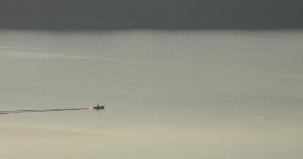 Γέφυρα στο πρωί στη λίμνη Hamana. Ιαπωνία Shizuoka - 11.28.2018: Το s μια μεγάλη λίμνη σε Shizuoka. φωτογραφική μηχανή: Canon Eos 5d mark4 — Αρχείο Βίντεο