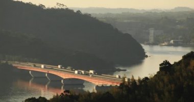 Göl Hamana Bridge'de sabah. Shizuoka Japonya - 11.28.2018: Bu s Shizuoka büyük bir göl. fotoğraf makinesi: Canon Eos 5d mark4