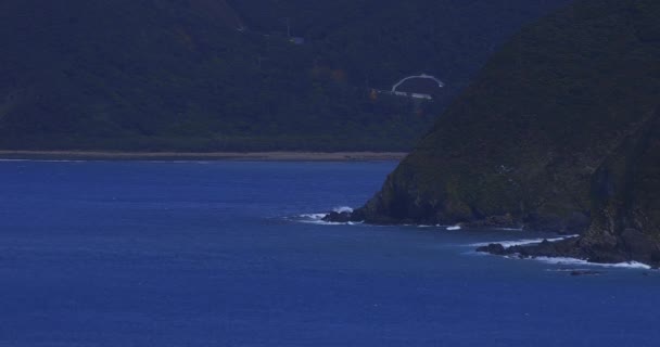 Promontorio Manenzaki cerca del océano azul en Amami oshima Kagoshima — Vídeos de Stock