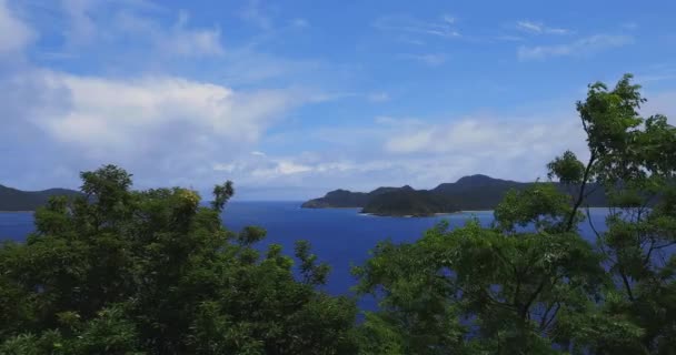 Promontorio di Manenzaki vicino all'oceano blu in Amami oshima Kagoshima colpo largo — Video Stock