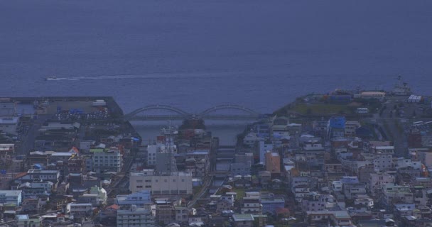 Takachiyama udde nära det blå havet i Amami Oshima Kagoshima hög vinkel — Stockvideo