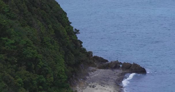 Promontório de Manenzaki perto do oceano azul em Amami oshima Kagoshima — Vídeo de Stock