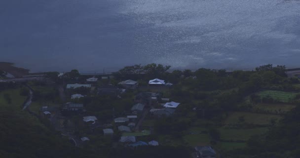 Velký úhel u modrého oceánu v Amami Ošima Kagošima — Stock video