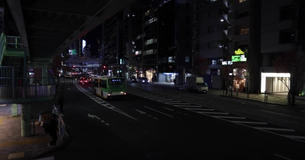 Um engarrafamento noturno na rua central de Shibuya Tokyo — Vídeo de Stock