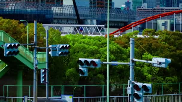 Een tijdspanne van de verkeersopstopping bij de stad kruising in Tokio lange gok panning — Stockvideo