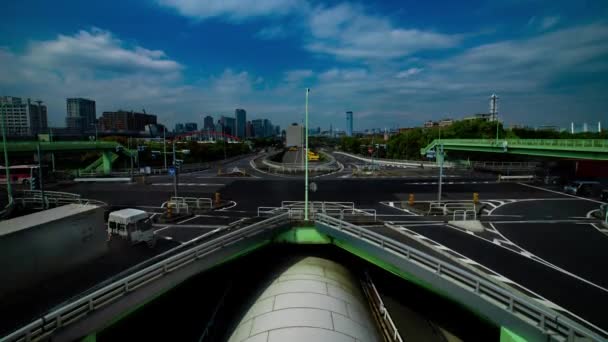 Een tijdspanne van de verkeersopstopping bij de stad kruising in Tokio brede schot kantelen — Stockvideo