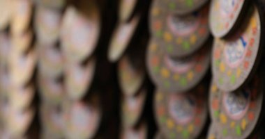 Tokyo'daki Oomiye hachiman tapınağında adak tabletleri