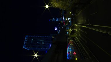 Akasaka Tokyo dikey iş kasabasında gece yarısı hızlandırılmış cadde