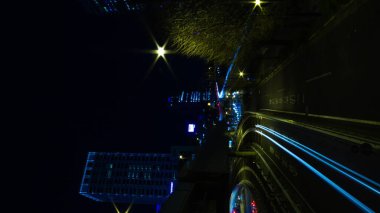 Akasaka Tokyo dikey iş kasabasında gece yarısı hızlandırılmış cadde