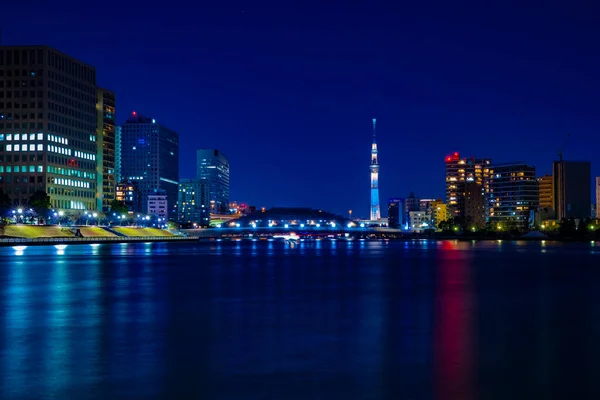 東京の隅田川での夜のタイムラプス — ストック写真