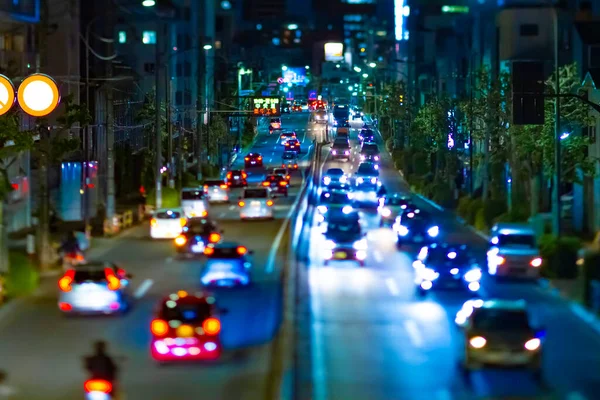 Uma noite de engarrafamento em miniatura no centro da rua em Tóquio — Fotografia de Stock