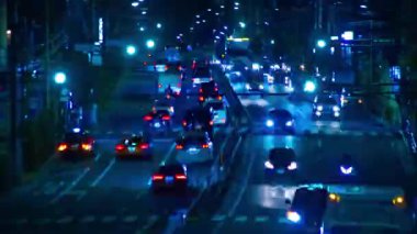 Tokyo 'nun şehir merkezindeki trafik sıkışıklığının gece vakti.
