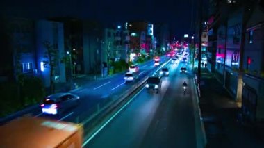 Tokyo 'daki şehir merkezindeki trafik sıkışıklığının gece zamanı.