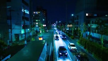 Tokyo 'daki şehir merkezindeki trafik sıkışıklığının gece görüntüsü.