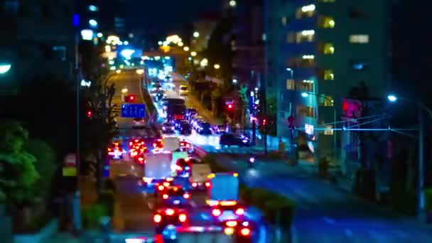 Uma cronologia noturna do engarrafamento em miniatura no centro da rua em Tóquio — Vídeo de Stock