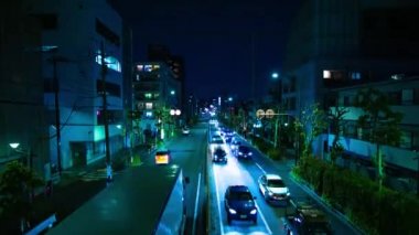 Tokyo 'daki şehir merkezindeki trafik sıkışıklığının gece zamanı.