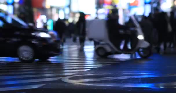 Auto Verplaatsen Bij Het Oversteken Van Regenachtige Dagen Shinjuku District — Stockvideo