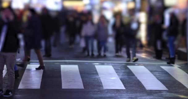 Walking People Crossing Rainy Day Night Shinjuku District Tokyo Japan — 图库视频影像