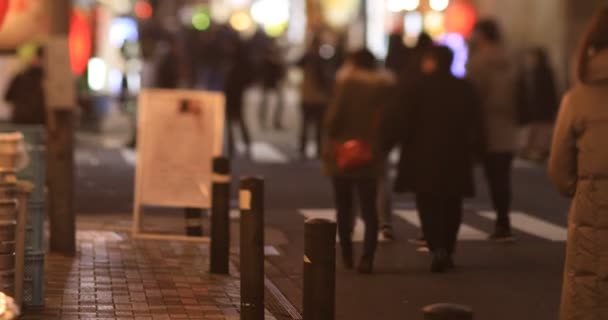Walking People Neon Town Night Long Shot Handheld Minato District — Stockvideo