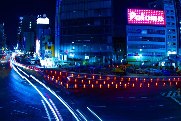 ビジネスタウンの夜の時間が過ぎ去る都市通り 新宿区 新宿区 2019 東京都内の都市の立地です カメラ キヤノンEos 5Dマーク4 — ストック写真