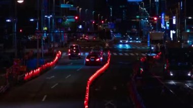 İş kasabasında gece atlamalı şehir caddesi. Shinjuku-ward Shinjuku Tokyo Japonya 01.22.2019 : Tokyo'da bir şehir konumudur. kamera : Canon Eos 5d mark4
