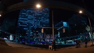 İş kasabasında gece atlamalı şehir caddesi. Shinjuku-ward Shinjuku Tokyo Japonya 01.22.2019 : Tokyo'da bir şehir konumudur. kamera : Canon Eos 5d mark4