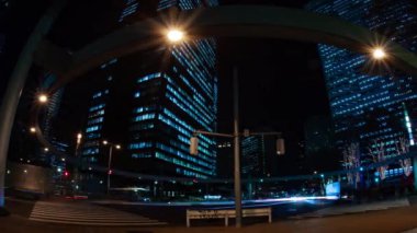 İş kasabasında gece atlamalı şehir caddesi. Shinjuku-ward Shinjuku Tokyo Japonya 01.22.2019 : Tokyo'da bir şehir konumudur. kamera : Canon Eos 5d mark4