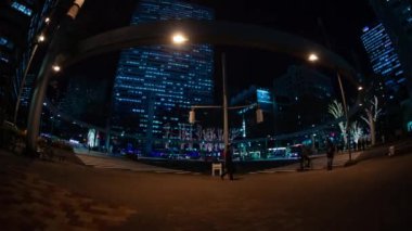 İş kasabasında gece atlamalı şehir caddesi. Shinjuku-ward Shinjuku Tokyo Japonya 01.22.2019 : Tokyo'da bir şehir konumudur. kamera : Canon Eos 5d mark4