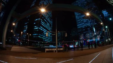 İş kasabasında gece atlamalı şehir caddesi. Shinjuku-ward Shinjuku Tokyo Japonya 01.22.2019 : Tokyo'da bir şehir konumudur. kamera : Canon Eos 5d mark4