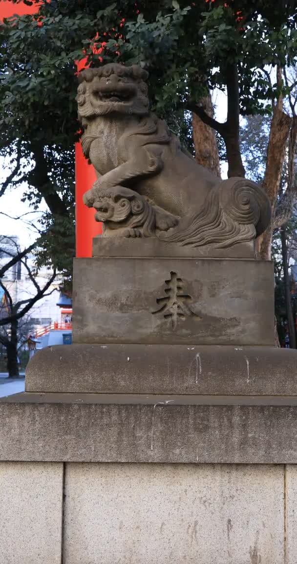 Statue Schutzhund Traditionellen Schrein Shinjuku District Tokyo Japan 2019 Ist — Stockvideo