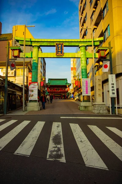 日本の伝統的な神社の大きな門 東京都千代田区 2019 伝統的な神社の鳥居と呼ばれる伝統的な門です カメラ キヤノンEos 5Dマーク4 — ストック写真